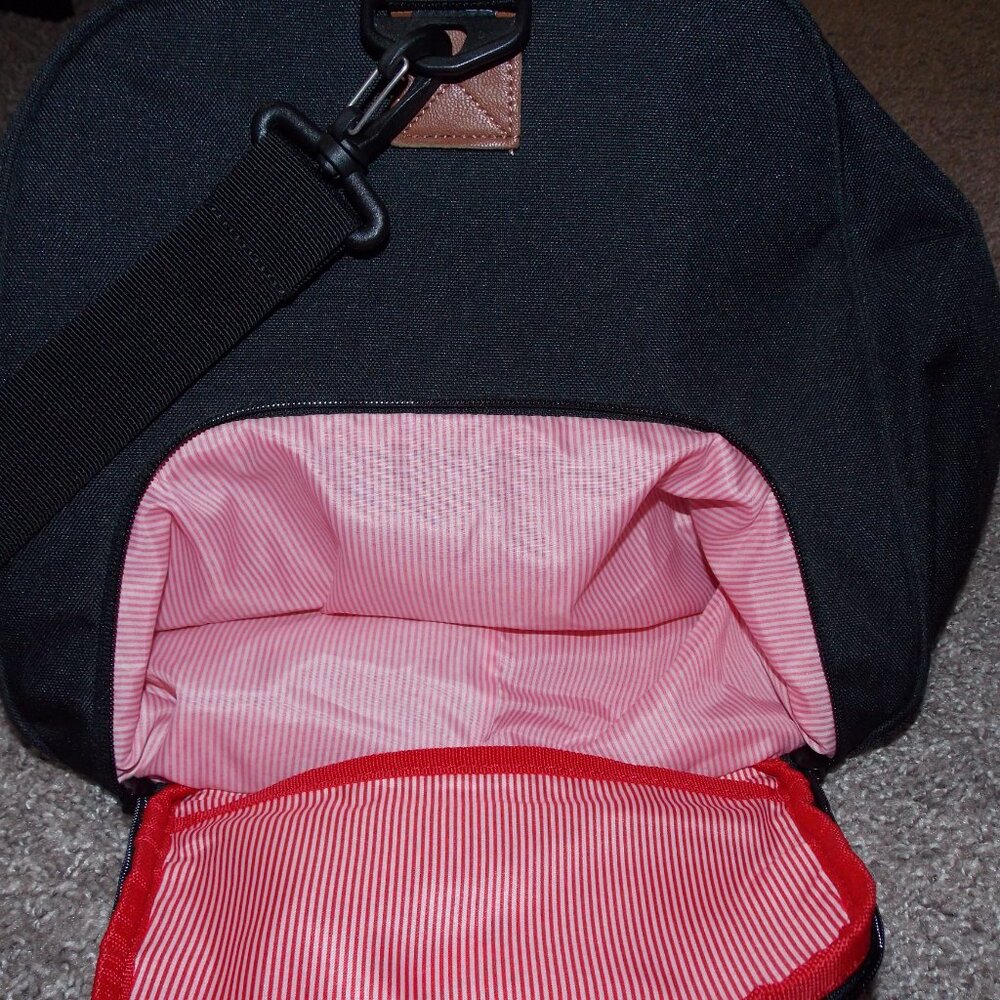 Herschel Novel Duffle - Picture 5 of 11